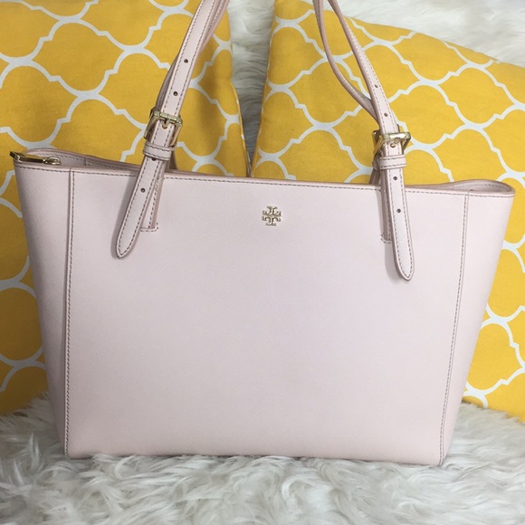 Tory Burch Handbags - 🌸OFFERS?🌸Tory Burch All Leather Blush Pink Purse